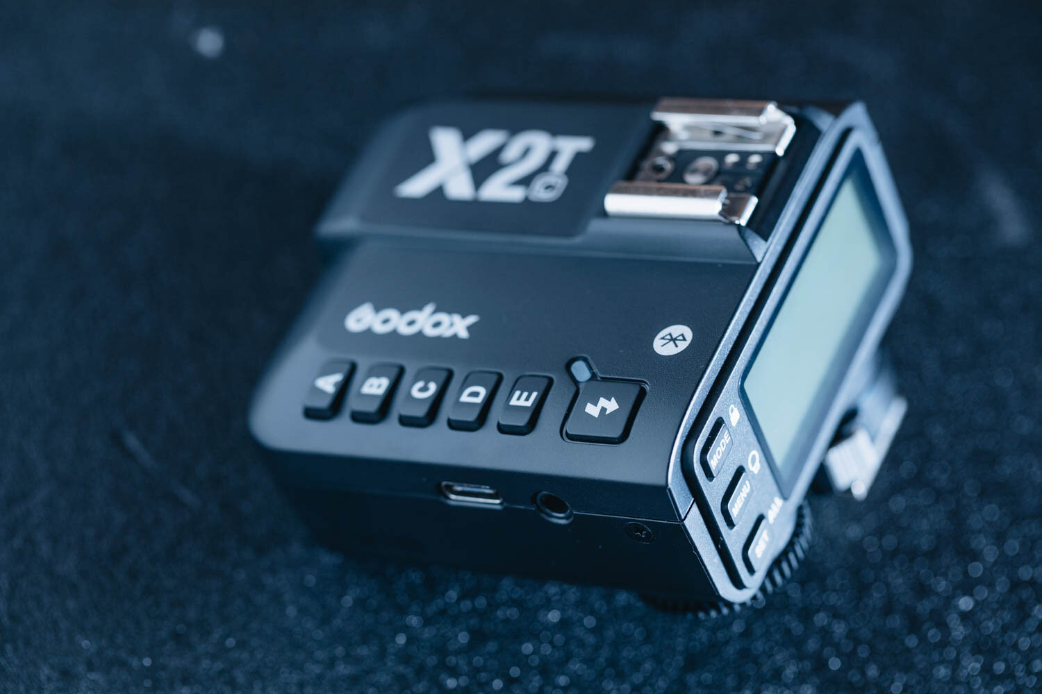 GODOX X2は、バックライトもついたりして操作がわかりやすくなった